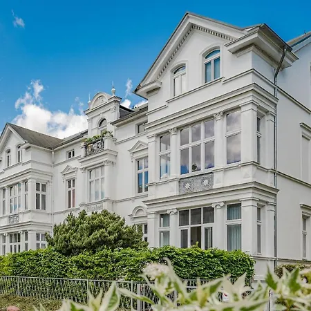 Elisabeth Bernstein *