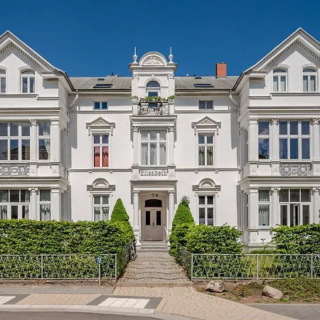 Elisabeth Bernstein *