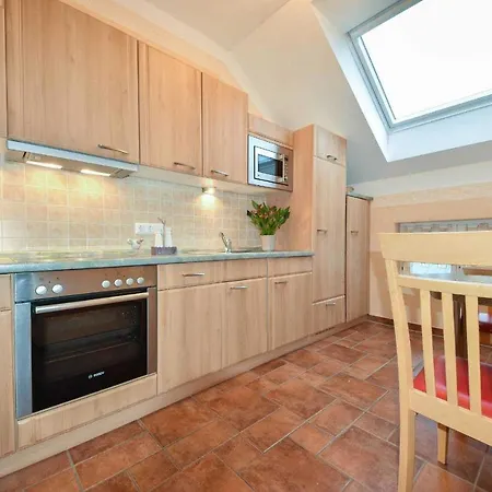 Elisabeth Bernstein *